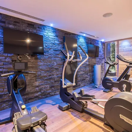 With Fireplace And Wi-fi In Arc 2000 Apartment *