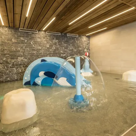 With Fireplace And Wi-fi In Arc 2000 Les Arcs (Savoie)