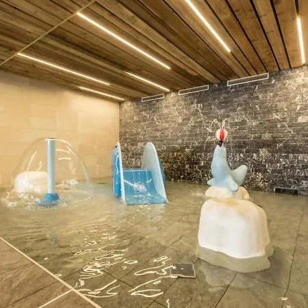 With Fireplace And Wi-fi In Arc 2000 Apartment *